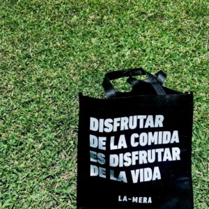 Photo "Dificultad para costear lujos"